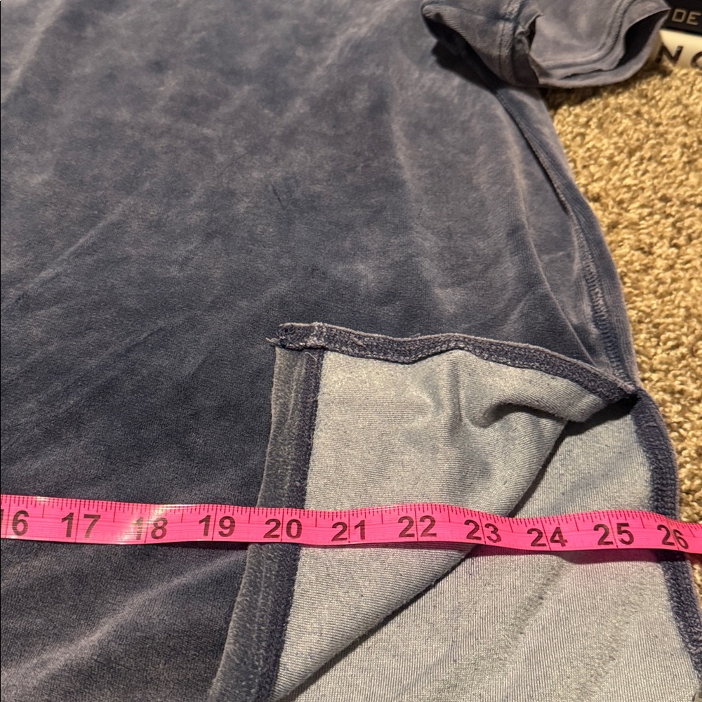 Umgee light grayish blue velour short sleeve top w/side slits (XL) - EUC! - Picture 3 of 10